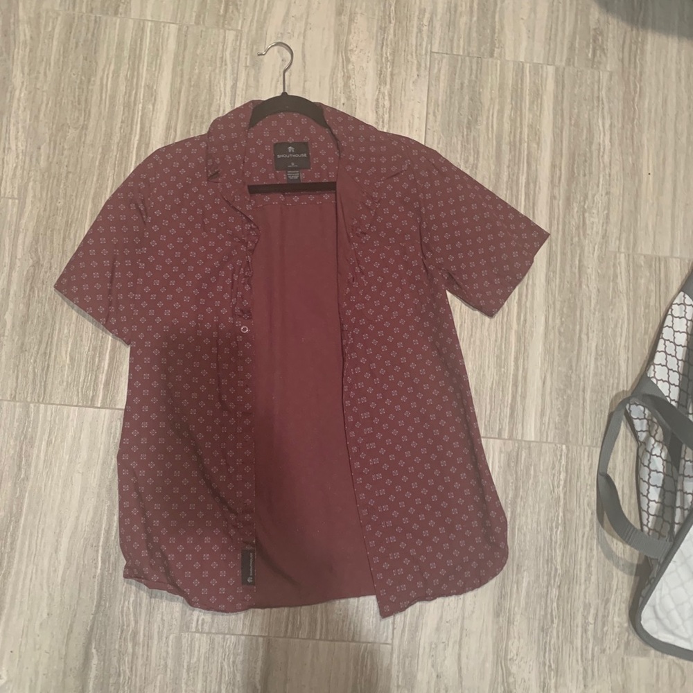 Shouthouse button up